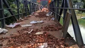 নদীতে গোসল করা নিয়ে হামলা-ভাঙচুর, আহত ৩৫