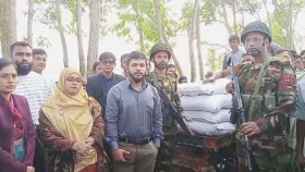 মান্দায় পাচারকালে ৬০ বস্তা সার জব্দ