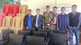 বান্দরবানে চার্চে চেয়ার বিতরণ করলো সেনাবাহিনী