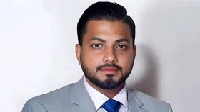 ইশরাকের পদত্যাগের ঘোষণায় প্রেস ক্লাবের সামনে সমর্থকদের বিক্ষোভ