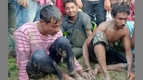 কৃষকের ছদ্মবেশে ২ ডাকাতকে আটক করলো পুলিশ