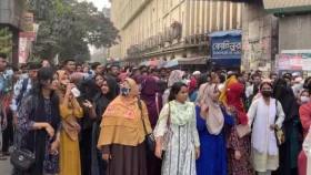 ঢাকা সেন্ট্রাল ইউনিভার্সিটি শিক্ষার্থীদের শাহবাগ অবরোধ