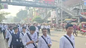 ঢাকা কলেজের শিক্ষার্থীদের সায়েন্সল্যাব অবরোধ