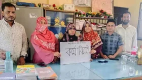 শিক্ষকদের কর্মবিরতিতে হচ্ছে না পরীক্ষা, অভিভাবকেরা ক্ষুব্ধ