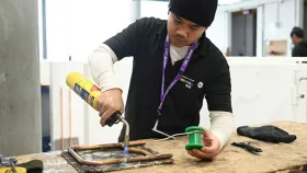 যুক্তরাজ্যে প্লাম্বিং ও কারিগরি পেশায় ঝুঁকছে তরুণরা