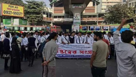 ৭ কলেজ শিক্ষার্থীদের শাহবাগ অবরোধ