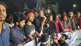 রাতেও শিক্ষা ভবনের সামনে ৭ কলেজের শিক্ষার্থীদের অবস্থান
