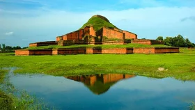 সংকটে পাহাড়পুর বৌদ্ধবিহার, জলাবদ্ধতা ও অব্যবস্থাপনায় ভোগান্তি