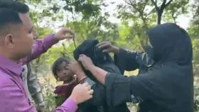 নারীর চুলের খোপা থেকে ২ হাজার পিস ইয়াবা উদ্ধার