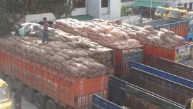 সোনামসজিদ স্থলবন্দর দিয়ে একদিনে এলো ৪১৯ টন পেঁয়াজ