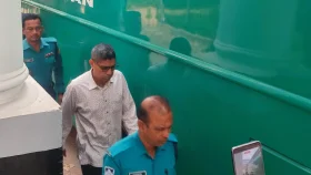 ট্রাইব্যুনালে ৩ সেনা কর্মকর্তা