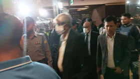 ৬ ঘণ্টা পর পুলিশি নিরাপত্তায় সচিবালয় ছাড়লেন অর্থ উপদেষ্টা