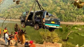 পাকিস্তানে গাড়ি নদীতে, ১০ জনের লাশ উদ্ধার