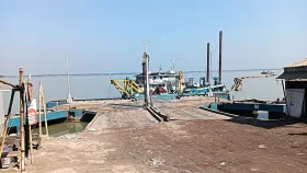 দৌলতদিয়ায় ৭ নম্বর ফেরিঘাট বন্ধ, পারাপারে ভোগান্তি