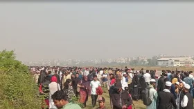 &lsquo;এয়ার শো&rsquo; দেখতে পুরোনো বিমানবন্দরে মানুষের ঢল
