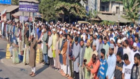 সাতক্ষীরায় ওসমান হাদি হত্যার প্রতিবাদে গায়েবানা জানাজা ও বিক্ষোভ