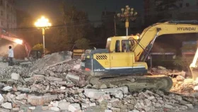 বুলডোজার দিয়ে গুঁড়িয়ে দেওয়া হলো আ.লীগ অফিস