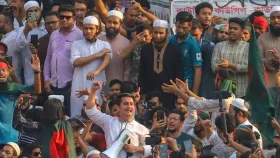 হাদি হত্যা: রাত পেরিয়ে সকালেও উত্তাল শাহবাগ