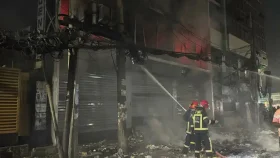 প্রথম আলোর ভবনে আগুন, আশপাশে ছড়িয়ে পড়ার আশঙ্কা