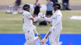 ৫৭৫ রানের পাহাড় গড়েও স্বস্তিতে নেই নিউজিল্যান্ড