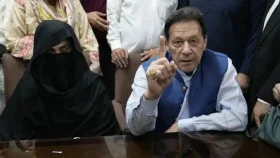 তোশাখানা মামলায় ইমরান খান ও বুশরা বিবির ১৭ বছরের কারাদণ্ড