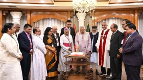 খ্রিস্টান সম্প্রদায়ের প্রতিনিধিদের সঙ্গে প্রধান উপদেষ্টার শুভেচ্ছা বিনিময়