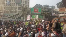 ওসমান হাদি হত্যার বিচারের দাবিতে শাহবাগ অবরোধ