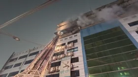 গুলিস্তানে খদ্দর বাজার শপিং কমপ্লেক্সে লাগা আগুন নিয়ন্ত্রণে