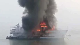 সেন্ট মার্টিনগামী জাহাজে আগুন