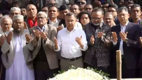 হাদির কবর জিয়ারত করলেন তারেক রহমান