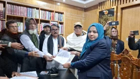 ঝিনাইদহ-৪ আসনে বিএনপির রাশেদ, স্বতন্ত্র প্রার্থী স্বেচ্ছাসেবক দলের ফিরোজের মনোনয়ন জমা