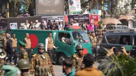 জানাজা শেষে জিয়া উদ্যানের পথে খালেদা জিয়ার মরদেহ