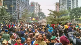 খালেদা জিয়ার জানাজায় অংশ নিতে রাজধানীমুখী মানুষের ঢল