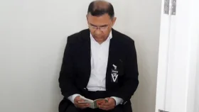 মায়ের কফিনের পাশে কোরআন তেলাওয়াত করছেন তারেক রহমান