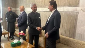 ঢাকায় ভারত-পাকিস্তানের শীর্ষ দুই নেতার বৈঠক