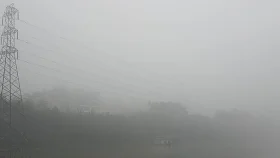 কুয়াশাছন্ন ঢাকার সকাল, সূর্যের দেখা নেই