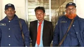 আগাম টিকিট কেটে চড়া দামে বিক্রি, রেলকর্মী আটক