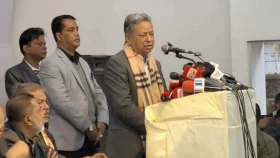 তারেক রহমান গণতন্ত্রের মশালবাহক: আমীর খসরু