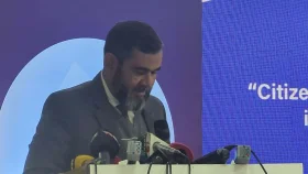 নির্বাচনী ট্রেন সচল করতে যন্ত্রাংশ বদলে গতি ফেরানোর চেষ্টায় ইসি