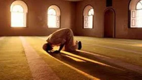 নামাজে সূরা ভুলে গেলে কী করবেন?