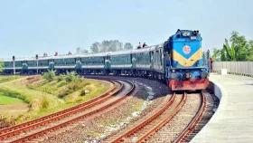 ট্রেনের ধাক্কায় ২ শ্রমিকের মৃত্যু&nbsp;