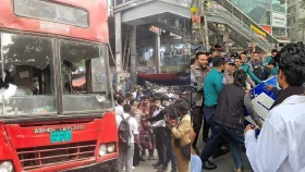 সাকিবুল হত্যার বিচার দাবিতে ফার্মগেটে সড়ক অবরোধ