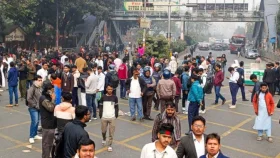 আবারও তেজগাঁও কলেজ শিক্ষার্থীদের সড়ক অবরোধ