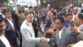 রাজপথে নেমে শিক্ষকদের অভাব-অভিযোগ শুনলেন তারেক রহমান