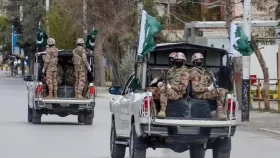 পাকিস্তানে ব্যাংক-পুলিশ স্টেশন দখলের চেষ্টা, সংঘর্ষে নিহত ১২