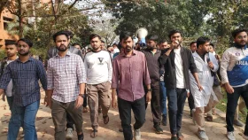শিক্ষকের মানহানির প্রতিবাদে গণ বিশ্ববিদ্যালয়ে শিক্ষার্থীদের বিক্ষোভ