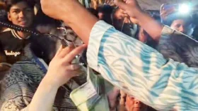 ব্যারিস্টার রুমিন ফারহানার গলায় ভক্তের টাকার মালা!