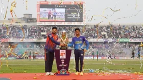 হেলিকপ্টারে করে মিরপুরে নামলো হীরাখচিত বিপিএল ট্রফি