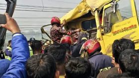 ভাঙ্গায় বাস&ndash;ট্রাক মুখোমুখি সংঘর্ষে নিহত ২