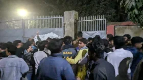 ঢাকা কলেজে উত্তেজনা, শিক্ষার্থীদের মধ্যে হাতাহাতি